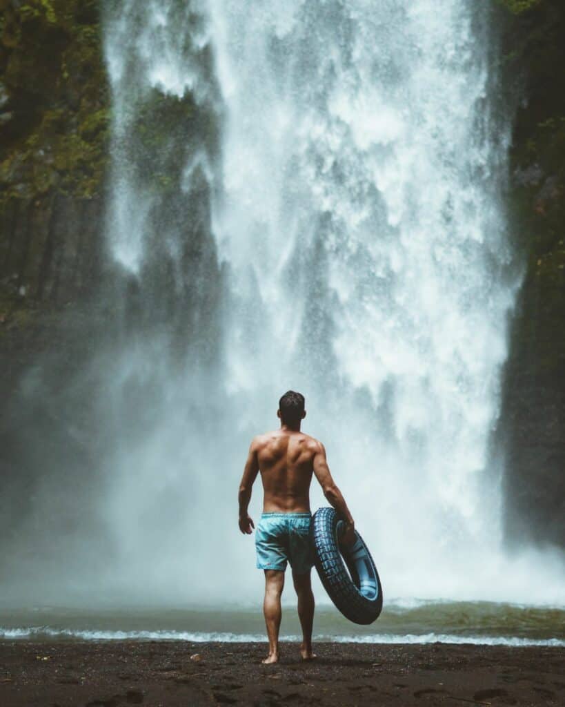 Promenade tropicale au parc national des chutes de Victoria